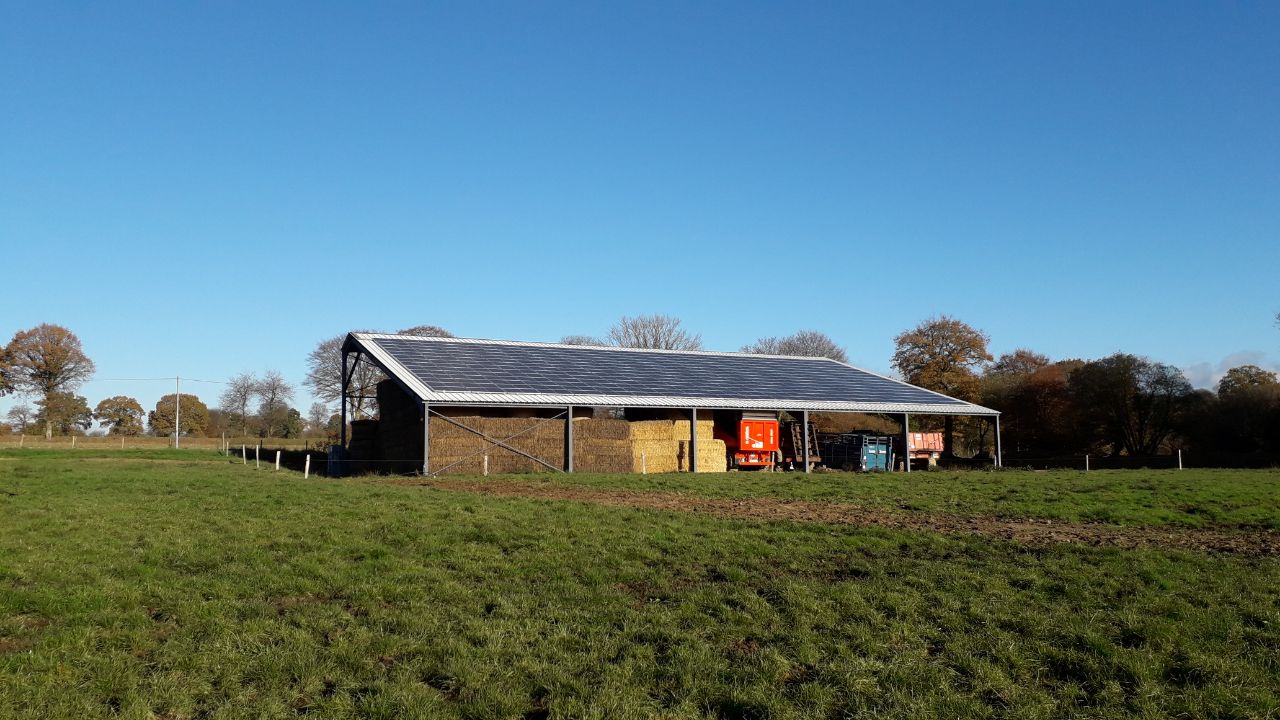 Hangar solaire agricole